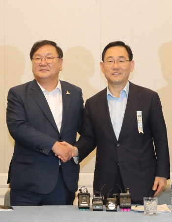 21대 임기 시작 47일 만 `최장 지각` 개원식