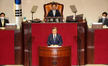 한국판 뉴딜 당부한 文대통령..“부동산 투기로 돈 못 번다”