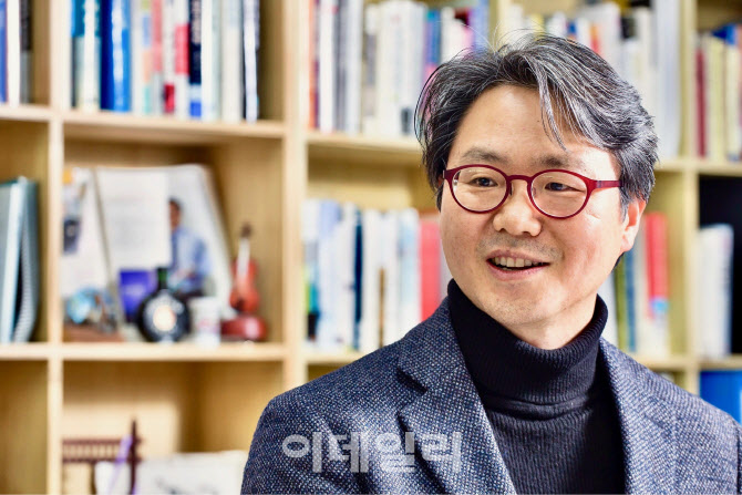 코로나19 `재난`에 휘청…그러나 여행의 종말은 없다