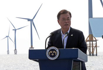文대통령 "동학개미 의욕 꺾지말라"..투자심리·긍정여론 살리기