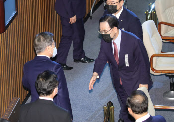 文대통령과 주호영의 십문(十問)