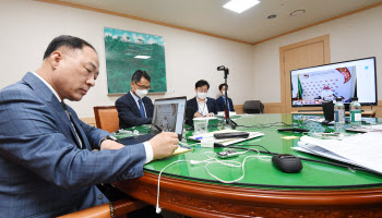 홍남기, G20에 "포스트 코로나 준비, 지금부터 나서야"