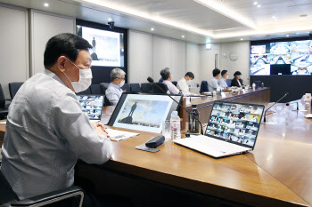 자율출퇴근부터 사장단 화상회의까지…일상된 코로나 비상근무
