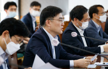 손병두 "증시 상장심사 기준 미래성장성 위주로 개편"