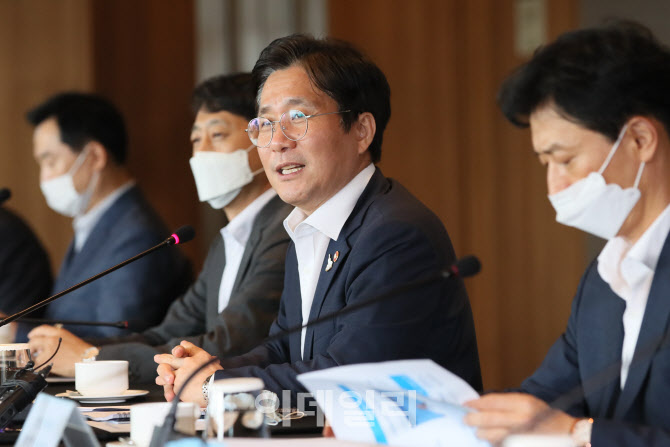 [포토]인사말하는 성윤모 산업통상자원부 장관