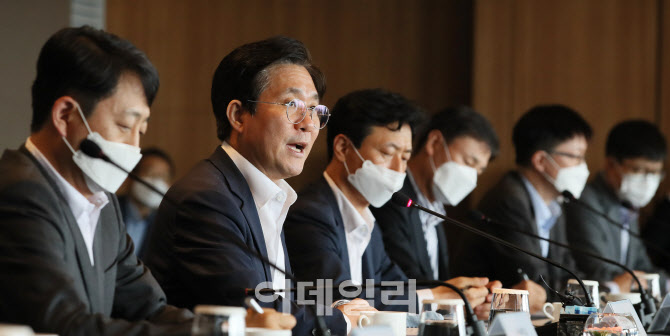[포토]성윤모 산업통상자원부 장관, 2020 통상산업포럼 인사말