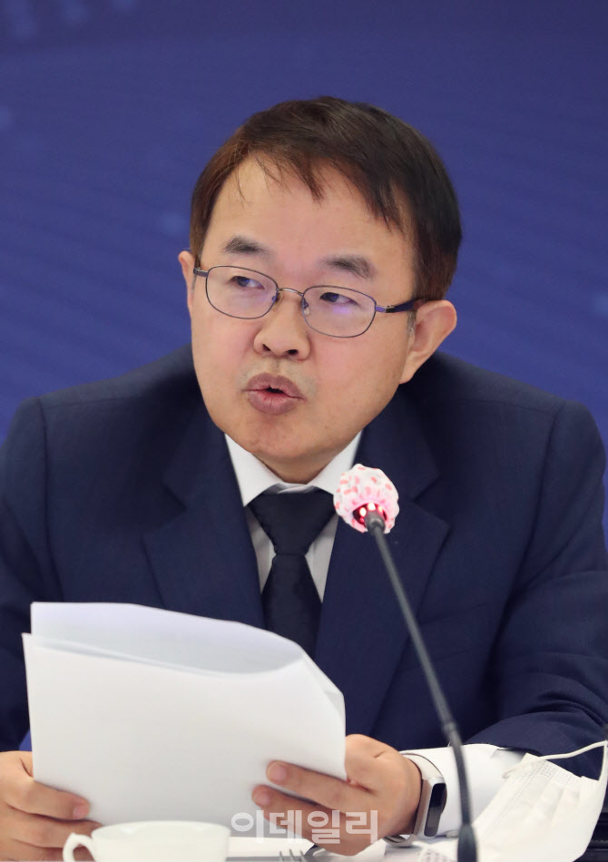 [포토]김용기 부위원장, 일자리위원회 인사말