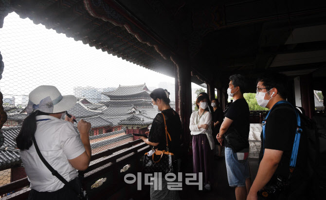 [포토] 재개방한 경회루 특별관람