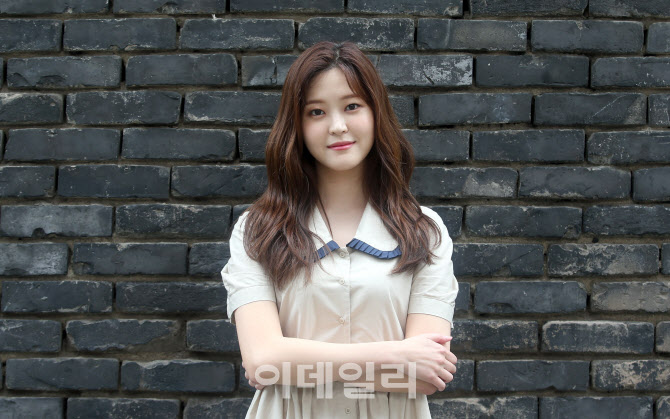 [포토]포즈 취하는 배우 한재아