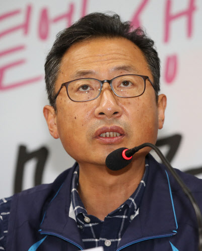 김명환 민주노총 위원장, 사퇴…"새 질서 만들고 싶었다"(상보)