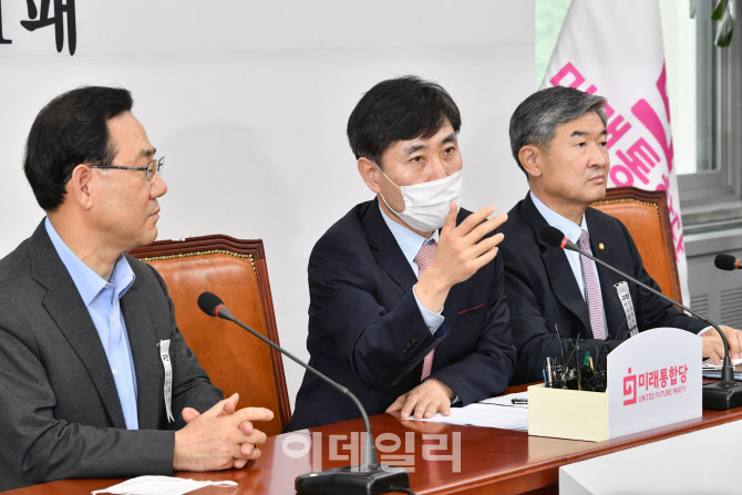 [포토]통합당, 박지원 임명 유보·국조 요구에…민주당 “동의 못해”