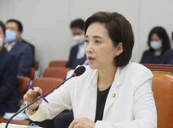 유은혜 "박지원 후보 학력의혹 감사 부정적"