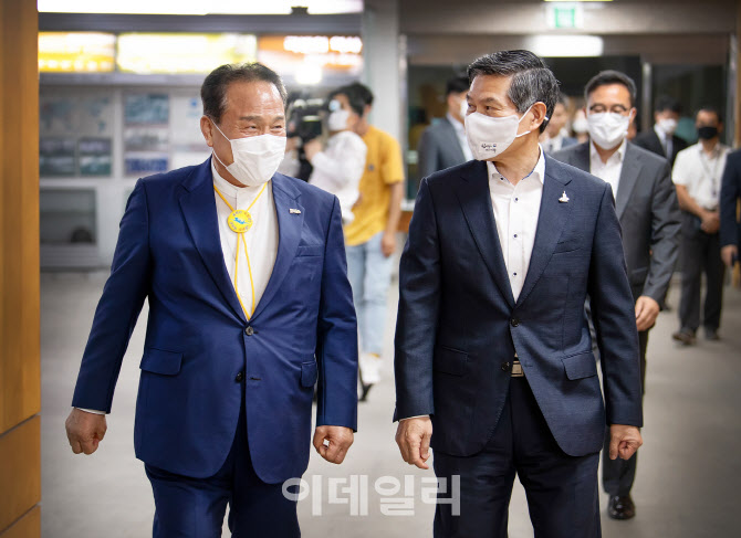 국방부, 군위군에 '최후통첩'…대구공항 이전 부지 재선정?