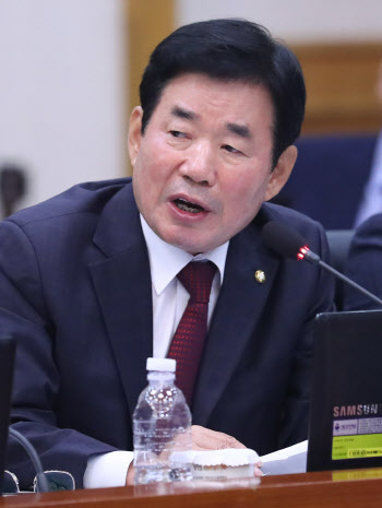 `투잡` 교수 누구?…김진표, 교육기관 정보공개 특례법 개정안 발의