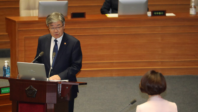 이재갑 장관 "ILO 협약 비준·노조법 개정 등 국회 통과 지원"