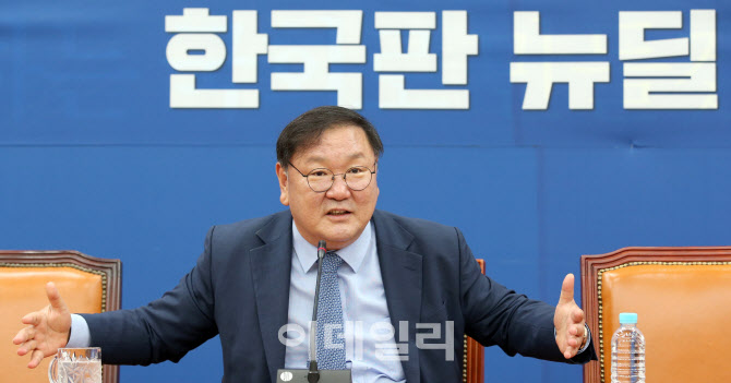 [포토]합동 기자회견에서 발언하는 김태년 더불어민주당 원내대표