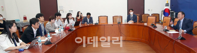 [포토]경제지 기자들 만난 김태년 원내대표