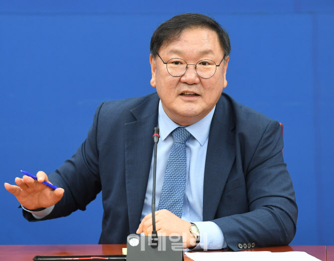 [포토]김태년 더불어민주당 원내대표, '경제지 합동 기자회견'