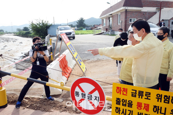 [포토] 집중호우 피해 현장 찾은 진영 장관