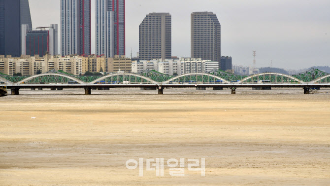 [포토]흙탕물로 뒤덮힌 한강