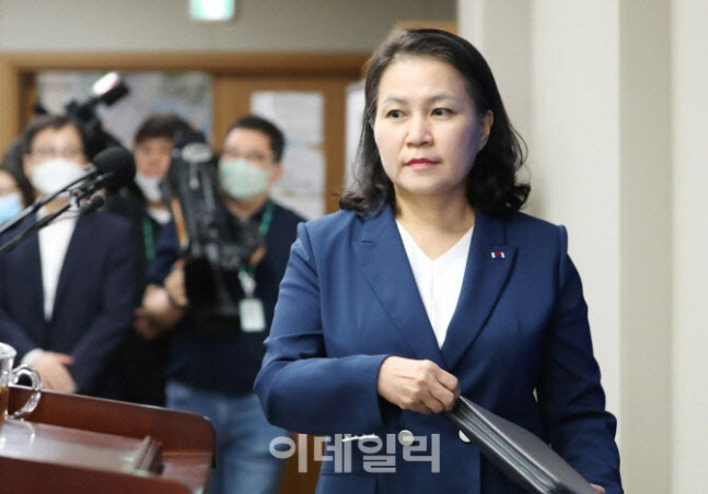 WTO 사무총장 도전 유명희 “다자무역체제 수호…WTO개혁”