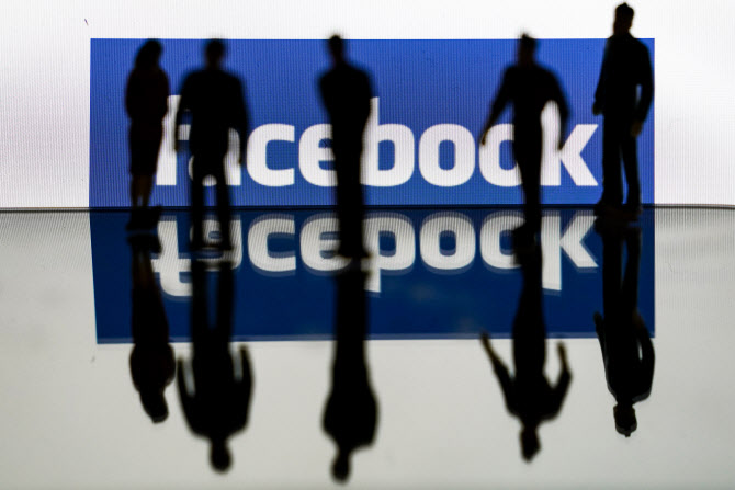 페이스북, 구글 이어 재택근무 연장…"내년 7월까지 허용"