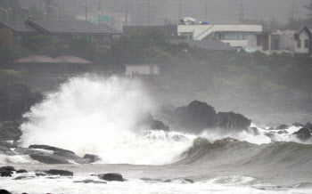 태풍 '장미' 북상…제주도와 전남·경남 해안 등 강한 비