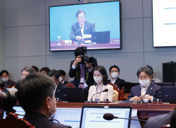 文 “보유세 선진국 대비 낮아…중저가 1주택자엔 추가 세금경감”