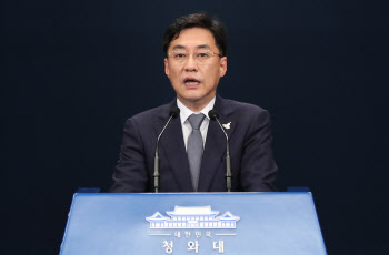 文대통령, 靑수석 인사…민정 김종호·정무 최재성·시민사회 김제남