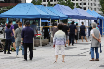 서울 남대문시장 상가 이어 통일상가도 의류도매업자 2명 확진