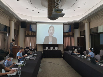 "日 위안부 문제, 미국인은 몰라…고민하며 시로 썼죠"