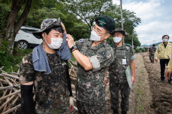 軍 장병들, 휴일에도 대민지원…육군 "조기 복구 최선"