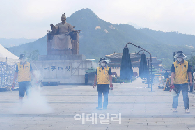 [포토]광화문 광장도 방역 소독