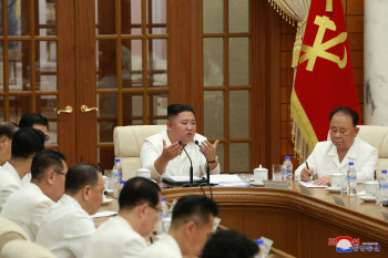 태풍 '바비' 북상에 北비상…김정은 "즉시 대책 마련해라"(종합)