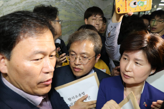‘패트 충돌’ 민주당, 檢 반박…"신체접촉 있으나 폭행은 아냐"