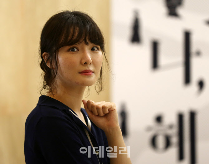 "나혜석의 100년 전 사이다 발언, 그 고민들 무대로 올려요"