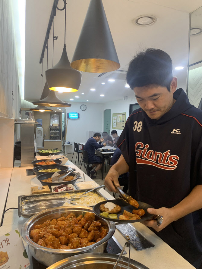 노경은이 불러온 채식바람…롯데푸드, 롯데자이언츠에 '제로미트' 제공