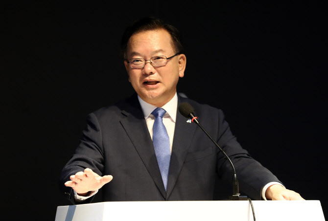 김부겸 “재난금 주면 코로나 퍼진다는 이낙연, 정확한 판단 아니다”