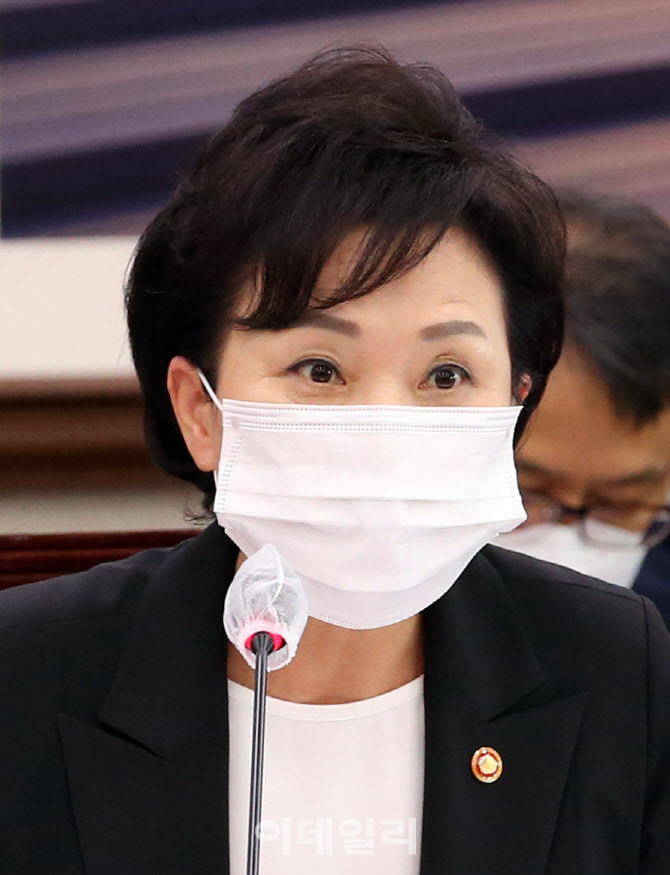 [포토]국토위 2019 회계연도 결산 회의 출석한 김현미 장관