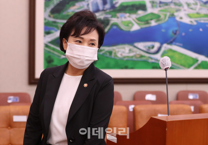 [포토]국회 국토위 2019 회계연도 결산 회의 마친 김현미 국토부 장관