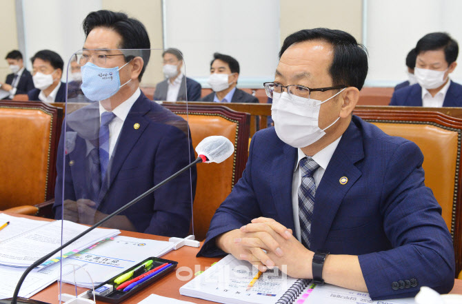 [포토]질의에 답하는 정문호 소방청장