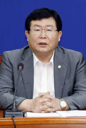 설훈 "추미애 아들, 안 가도 되는 군대 갔다…칭찬받아야"