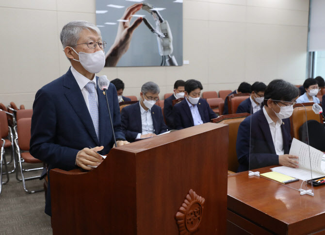 최기영 “D.N.A 중복 사업 없다..2차관실 주도해 통제 가능”