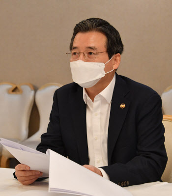 김용범 기재차관 "2차 재난지원금 자영업자, 매출 기준 선별"