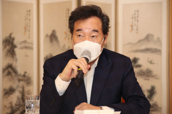 중도실용 택한 이낙연, 안정감 과시하며 첫발