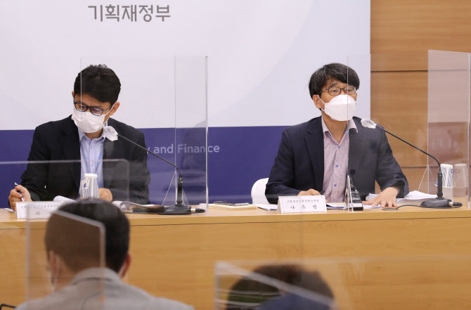 ‘한국형 재정준칙’ 이달 발표…채무·수지·지출·수입 관리한다
