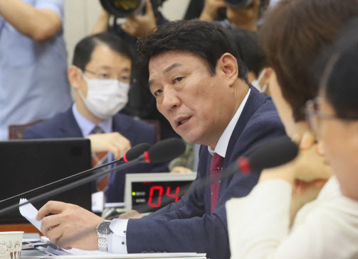 강대식 "한국형 핵잠수함, 실체 없는 '탁상공론'"