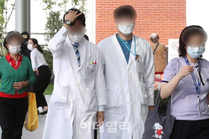 [포토]서울대학교병원 전공의들이 업무복귀