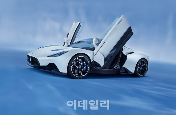 마세라티, 슈퍼스포츠카 'MC20' 공개..최고시속 325km로 질주