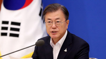 文대통령 “4차 추경 7.8조..소상공인·자영업자 집중 지원”(상보)